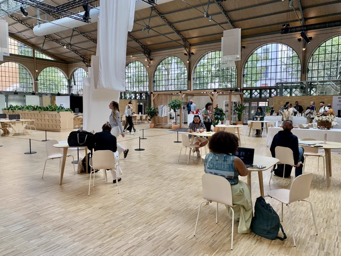 Espace du coworking au carreau du temple au Paris média Centre