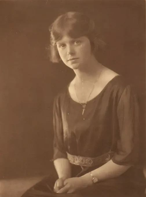 An early twentieth-century photo of the composer Dorothy Howell as a young woman.