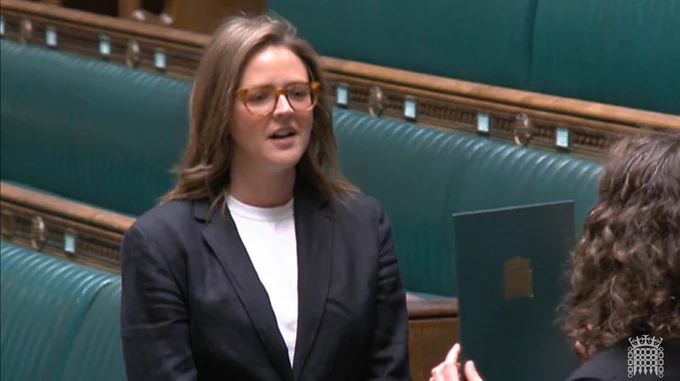 Lauren Edwards MP taking her affirmation 