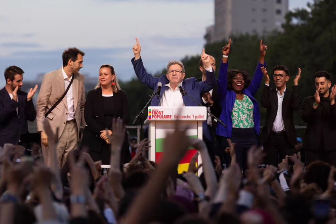 Koalisi sayap kiri di Perancis, New Popular Front, yang mendapat kursi terbanyak pada pemilihan parlemen melawan koalisi Presiden Emmanuel Macron (Image via Andre Pain/EPA-EFE/Shutterstock)