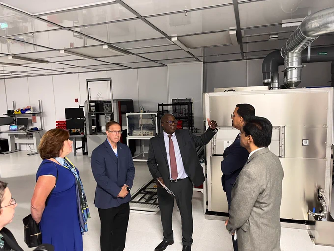 Chancellor King stands with officials in a lab setting