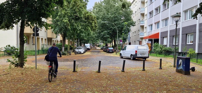 Foto einer Sackgasse mit Radfahrer
