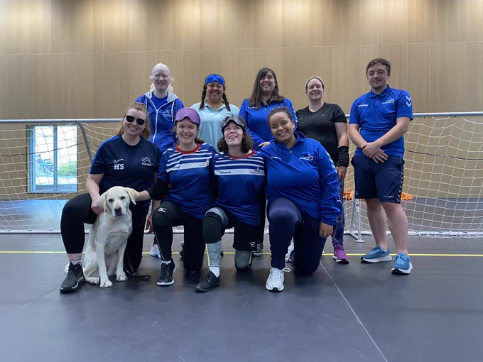Group photo at the end of the session after everyone worked hard throughout the day. Everyone is split into two rows, with players and coaches stood together. There’s a lot of blue shirts and jumpers!