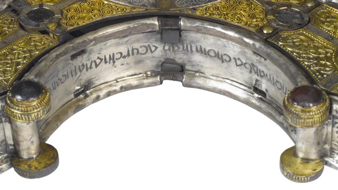 Writing on the Cross of Cong