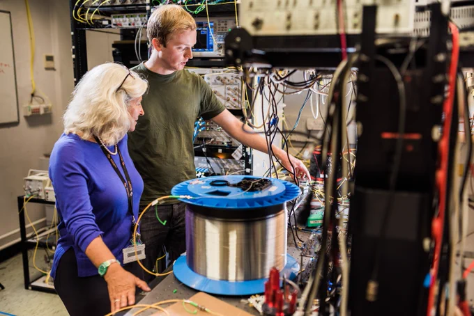 Prof Polina Bayvel in the lab with a student.