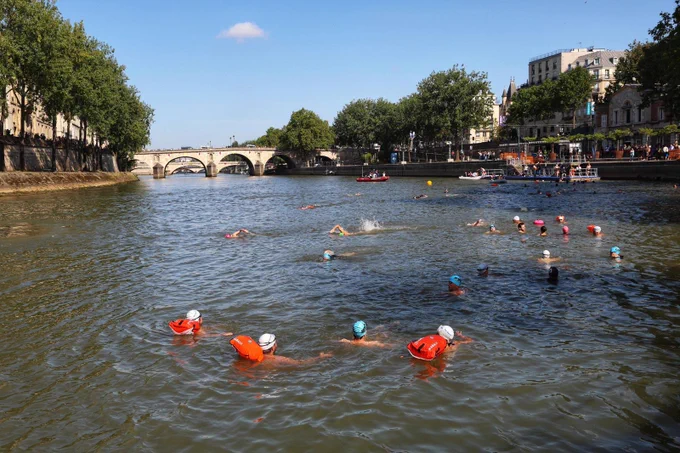 Baigneurs dans la Seine