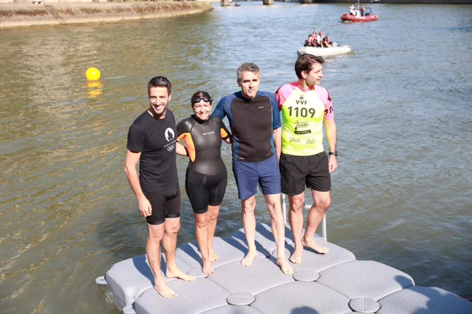Tony Estanguet, Anne Hidalgo, Marc Guillaume et Pierre Rabadan avant leur baignade en Seine.