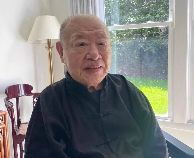 Portrait of Cho-yun Hsu in a black button up shirt.