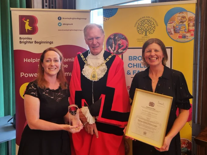Photo of the Mayor with Bromley Brighter Beginnings.