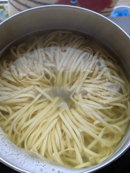 A pan of noodles in water that have naturally formed the shape of the sandworm's teeth from the Dune (2021) movie.