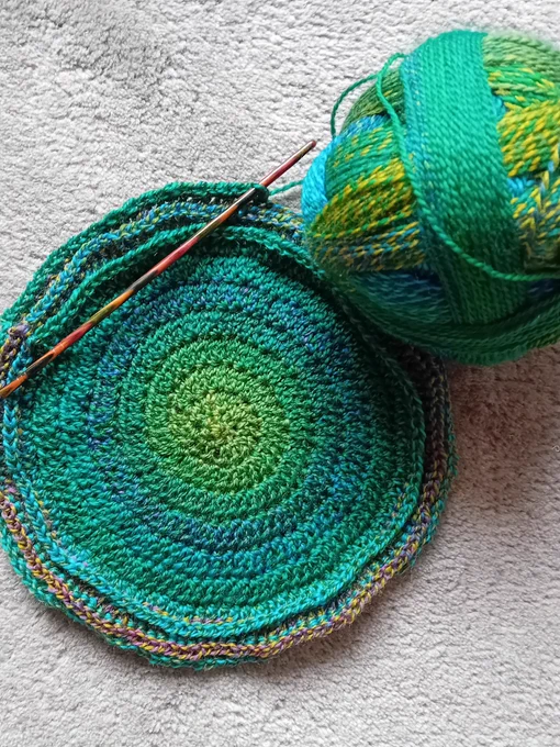 The woolly hat I started to crochet before it got sunny.