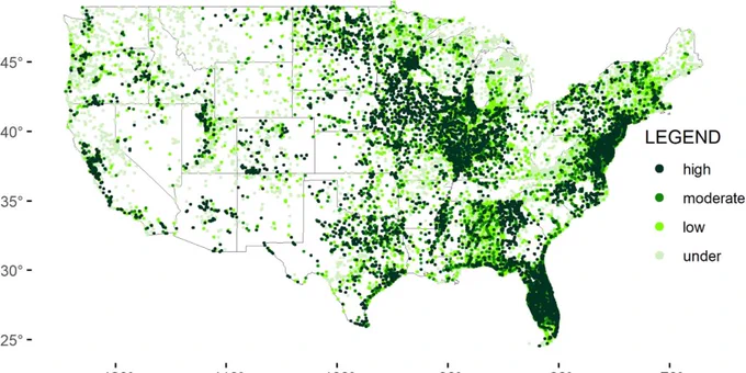  Map of the continental United States showing records for corrected chlorophyll a and uncorrected chlorophyll a from phytoplankton (µg/L), based on threshold values: under (<10 µg/L), low (10–25 µg/L), moderate (25–50 µg/L), and high (>50 µg/L). 