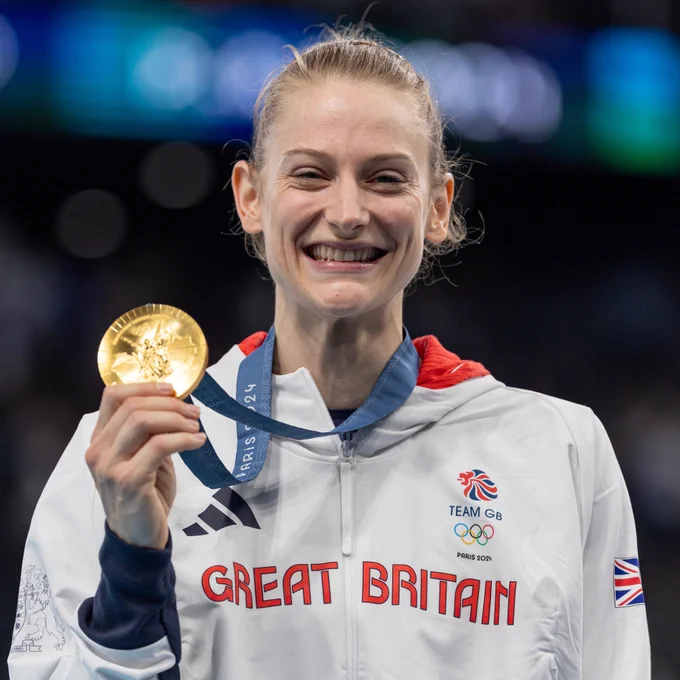 Bryony Page wins gold in the women's trampoline final at Paris 2024.