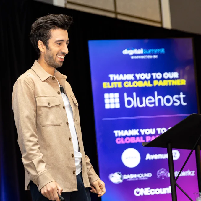 Jon Youshaei speaking at Digital Summit DC. 