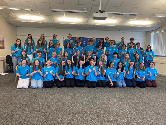 Group photo of Minister Jim Fairlie and Dr Karen Gardiner of future vets with 45 young people in matching blue tshirts.