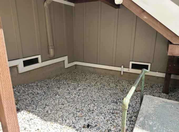 Experts recommend removing all vegetation and combustible materials from the zone within the first five feet of a structure and attached stairs. Photo by Katie Low
