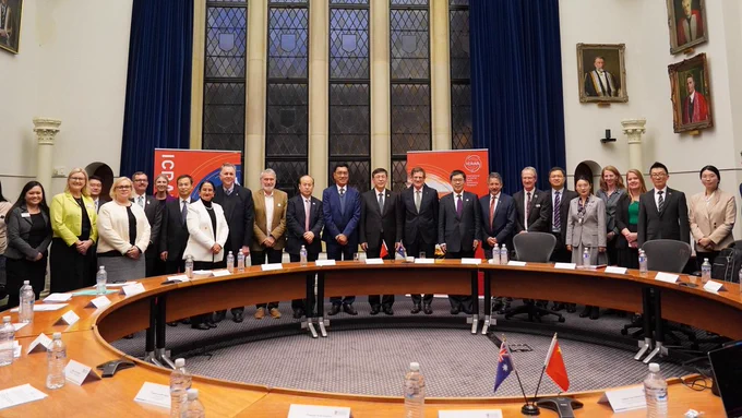 A delegation from the Ministry of Science and Technology (MOST) in China and the Chinese Embassy and Consulate recently visited The University of Western Australia (UWA) in Perth. AusSRC Director Karen-Lee Waddel is pictured in the far left. Credit: Global Engagement Office, UWA.
