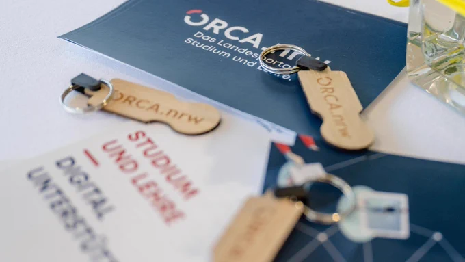 Postkarten und Flyer von ORCA.nrw