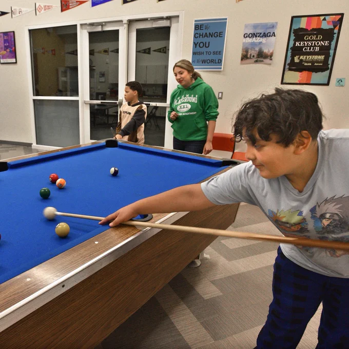 Students playing pool at Summer Late Nights.