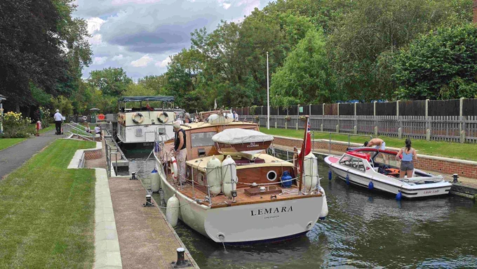 Boats in Romney Lock