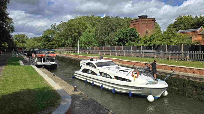 Boats in Romney Lock