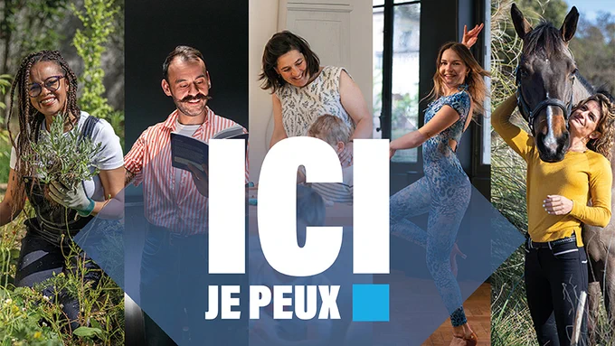 Texte blanc sur un losange : ICI JE PEUX.
En fond, 5 photos : une personne entourée de plantes, une personne sur une scène de théâtre, une personne avec 2 enfants, une personne qui danse, une personne au côté d'un cheval. 