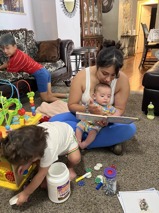 During a PAT visit  with Mrs. Gutierrez had mom read a book with to the children and then played a game called chips in a can.
#finemotoractivity #readtome #parentsasteachers #family #FamilyFun #familia #pat #dph
