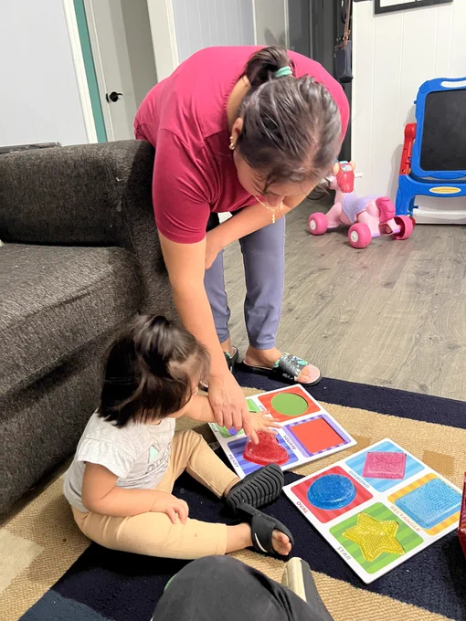 During a PAT visit with  Mrs. Gutierrez 
Mom is showing student J shapes and where to fit them into the shapes puzzle. #Sensory #family #familia #shaperecognition #dph #pat 
#finemotor 
#parentsasteachers