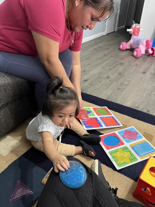 During a PAT visit with  Mrs. Gutierrez 
Mom is showing student J shapes and where to fit them into the shapes puzzle. #Sensory #family #familia #shaperecognition #dph #pat 
#finemotor 
#parentsasteachers