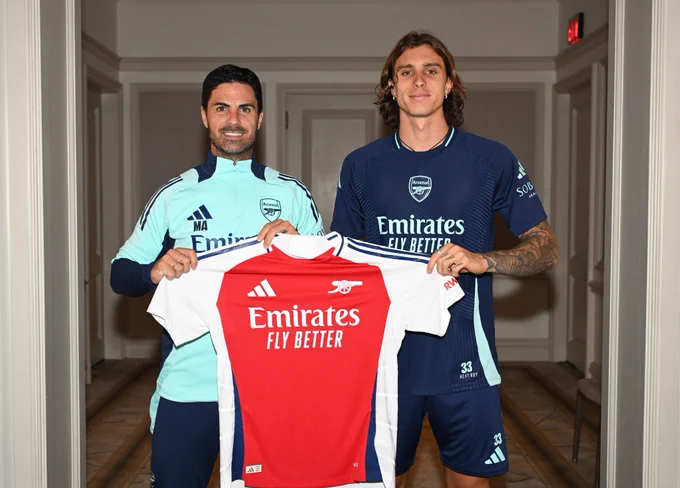 Mikel Arteta with new Arsenal signing Riccardo Calafiori holding the home shirt