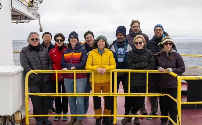 The Expedition 403 noon to midnight shift science party members. (Credit: Tiffany Liao, IODP JRSO) 