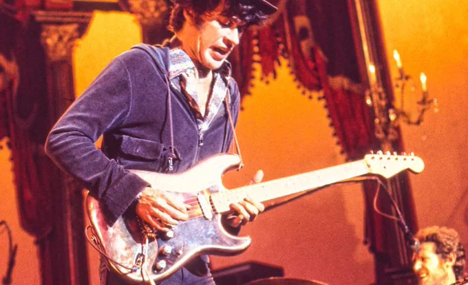 Indigenous artist Robbie Robertson playing a strat that he decided to have bronzed when he played The Band’s final concert which was filmed & called The Last Waltz