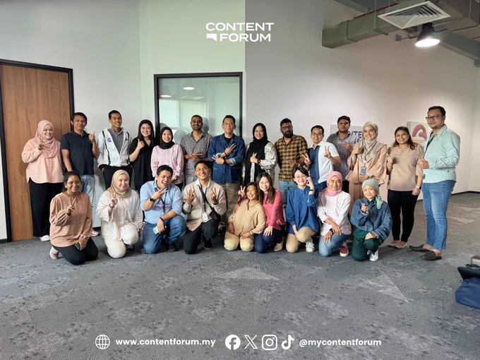 Group photo of around 20 people at the Content Forum Executive Office.