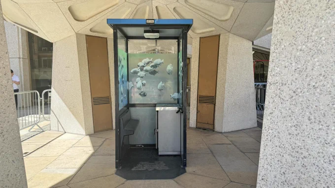 Photo front on showing inside the sentry box