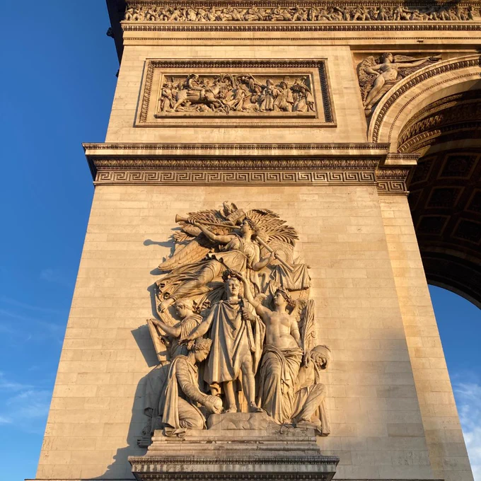 Le triomphe de Napoléon, sculpté par Jean-Pierre Cortot.