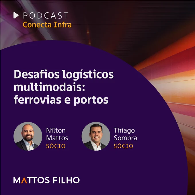 O fundo da imagem mostra parte de um túnel subterrâneo de metrô em tons de rosa e laranja. Acima, do lado esquerdo, a tag "Podcast Conecta Infra". Abaixo, em fundo roxo, o título "Desafios logísticos multimodais: ferrovias e portos" e as fotos e nomes dos sócios Nilton Mattos e Thiago Sombra, que vestem terno e camisa. Abaixo deles, está o logo do Mattos Filho.
