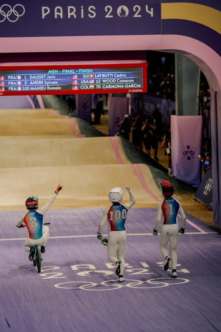 Photo des 3 vainqueurs français de l'épreuve masculine de BMX Racing