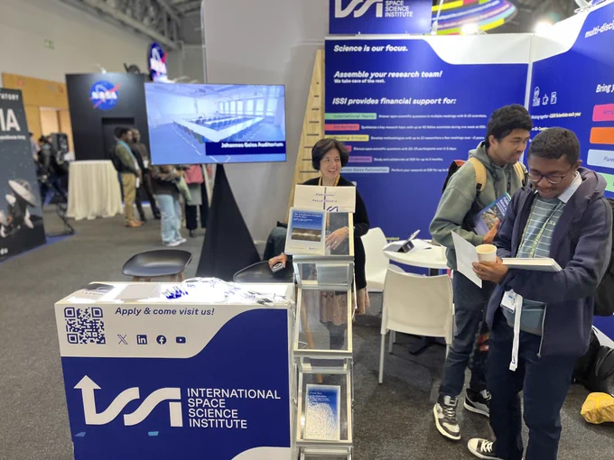 ISSI Executive Director Antonella Nota and Space Science visitors at the ISSI booth during the IAU General Assembly 2024.