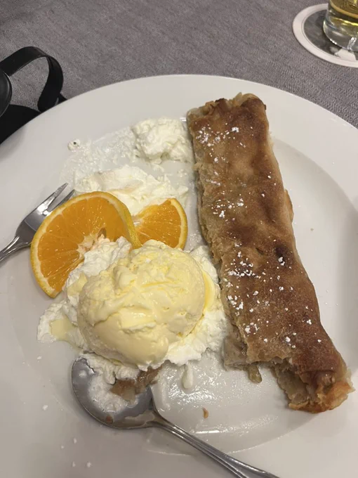 A photo of apple strudel