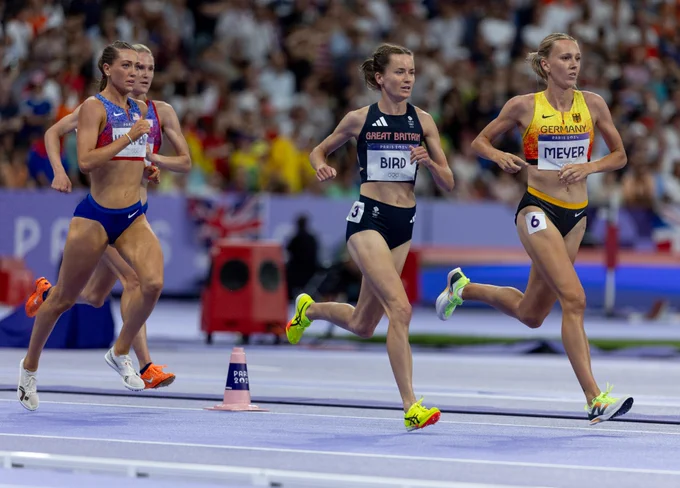 Lizzie Bird running in the 3000m steeplechase final at Paris 2024.