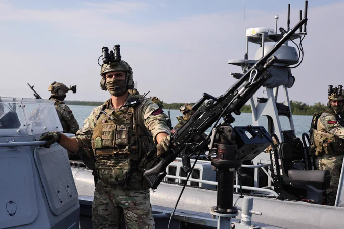 UK COMMANDO FORCE IN AUSTRALIA

(Pictured: Royal Marine Commandos from 539 Raiding Squadron, 47 Commando Raiding Group Royal Marines working alongside Australian 1 Brigade Force Recon on Ex PREDATORS RUN. The allies used the RM’s Commando Raiding Craft (CRC) and Australian Inflatable Craft to practice troop insertion and extraction under fire techniques.)

The Littoral Response Group (South), LRG(S), has been deployed to Darwin, Australia for Ex PREDATORS RUN. The LRG consists of a land element led by 40 Commando Group, with personnel from across the UK Commando Force, and a maritime element, with RFA Lyme Bay, and RFA Argus, and raiding craft from 47 Commando Raiding Group. 

The Commandos are in the Northern Territory to work alongside 1 Brigade of the Australian Army, the lead Littoral Brigade within the Australian Defence Force. Other participants in Ex PREDATORS RUN include the USMC, and other regional partners such as the Philippines. The exercise presents a unique opportunity to
