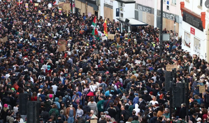 thousands gather at bristol