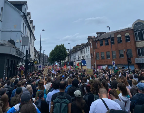 thousands gather at walthamstow