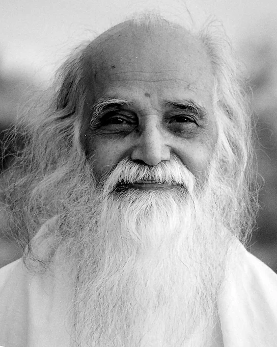 09-08-2024

அன்பர்களின் கேள்விகளும் – அருட்தந்தையின் பதில்களும்

❓ கேள்வி: சுவாமிஜி, ராமா என்ற பெயரை வாயால் சொன்னால் மன அமைதி கிடைக்கும், நமக்கும் நமது குடும்பத்திற்கும் நல்லதே நடக்கும் என்று சொல்கிறார்களே? உண்மையா?

✅ பதில்: இதே போன்ற கேள்வியை அமெரிக்காவில் மன இயல் தத்துவ பேராசிரியர்களிடம் கேட்டார்கள். இந்தியாவில் ராமா, கிருஷ்ணா என்று சொல்லியே பக்தி மார்க்கத்தில் மக்கள் அதிக ஆற்றலைப் பெற்றுக் கொள்கிறார்களே, எவ்வாறு என்று.

அவர்கள் பரிசோதனைக்காக நான்கு அன்பர்களைத் தேர்ந்தெடுத்தார்கள். அவர்களின் Heart Beat, Pulse, B.P. அனைத்தையும் குறித்துக் கொண்டார்கள். மேலும், “கொக்கோ கோலா” என்ற வார்த்தையைக் கொடுத்து ஐந்து நாட்கள் தொடர்ந்து உச்சரிக்க வைத்தார்கள். அதன் பிறகு அவர்களை பரிசோதிக்கும் பொழுது அவர்களுடைய Heart Beat, Pulse, B.P. அனைத்தும் குறைந்து இருந்தது. அவ்வாறு வார்த்தையை உச்சரித்து வரும்பொழுது பல நல்ல விளைவுகள் தோன்றியதாகக் கூறினார்கள்.

உச்சரிக்கும் வார்த்தையில் மக்களுக்கு இறை நம்பிக்கையும் சேர்ந்துள்ள போது பயன் அதிகமாகவே இருக்கும்.

வாழ்க வளமுடன்!!

அருள்தந்தை வேதாத்திரி மகரிஷி

(நாளையு