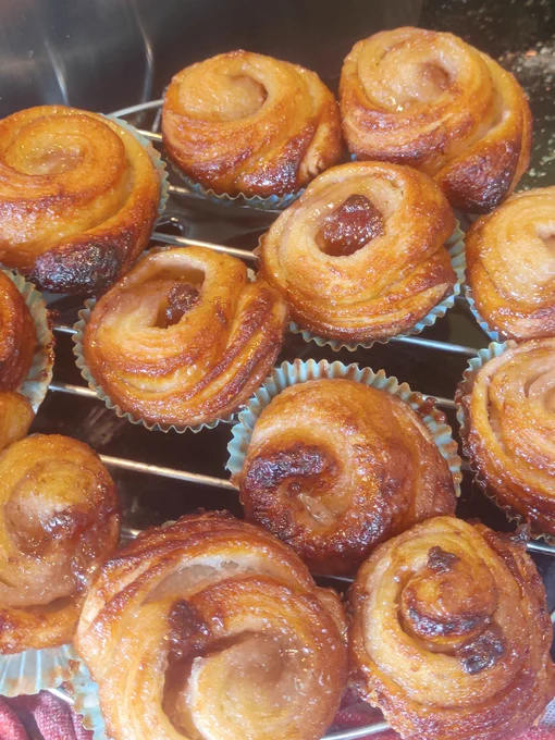 Little kouignettes aka individual kouign amann, breton laminated pastry with bread dough and a silly amount of (vegan) butter and sugar, and strawberry jam.