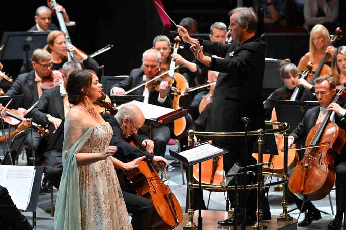 The BBC Symphony Orchestra conducted by Sakari Oramo (Silja Aalto: soprano, Anssi Karttunen: cello). Perform Kaija Saariaho: Mirage. Photo: BBC / Mark Allan
