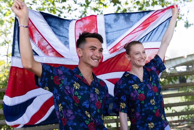 Alex Yee and Bryony Page pose for the photos ahead of the Closing Ceremony.