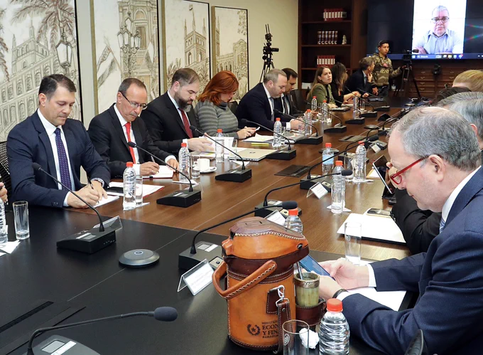 En reunión del Consejo de Ministros, en el marco de nuestro primer año de gestión analizamos las acciones que estamos llevando adelante y las que vendrán, convencidos de que con un trabajo coordinado entre todos podemos sacar al Paraguay adelante.