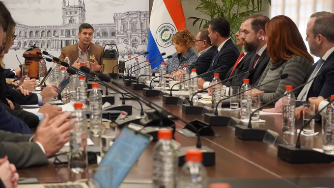 En reunión del Consejo de Ministros, en el marco de nuestro primer año de gestión analizamos las acciones que estamos llevando adelante y las que vendrán, convencidos de que con un trabajo coordinado entre todos podemos sacar al Paraguay adelante.