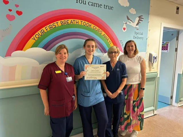 Laura Cowan being presented by the members of the Labour Ward team